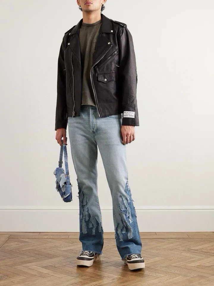 -Size upper body P260#G88 GALLERY DEPT. Denim splicing flame🔥flare pants washed distressed splicing jeans GALLERY is attracted by these bell-bottom pants. Whether it is a reset of Carhartt or Levis, it has created a strong brand style. Since these pants are modified from rare vintage, the production capacity is limited. Therefore, after many icons wore them, these pants were once hard to find. Later, perhaps due to the improvement of GD's business in the past two years and the expansion of production lines, the brand itself lowered the price, so I can't wait any longer for these pants this year and will definitely buy them. During the process of the denim washing plant, the owner of the washing plant helped introduce a boss who had worked for Levi's foundry and started his own business. This also paved the way for the following styles. Therefore, Levi's remodeled single product for the base plate is really familiar. Whether it is the fabrics supplied or the lathes used in production, there is nothing to choose from. -Color: blue -Size: S-XXL (corresponding to 28-36)